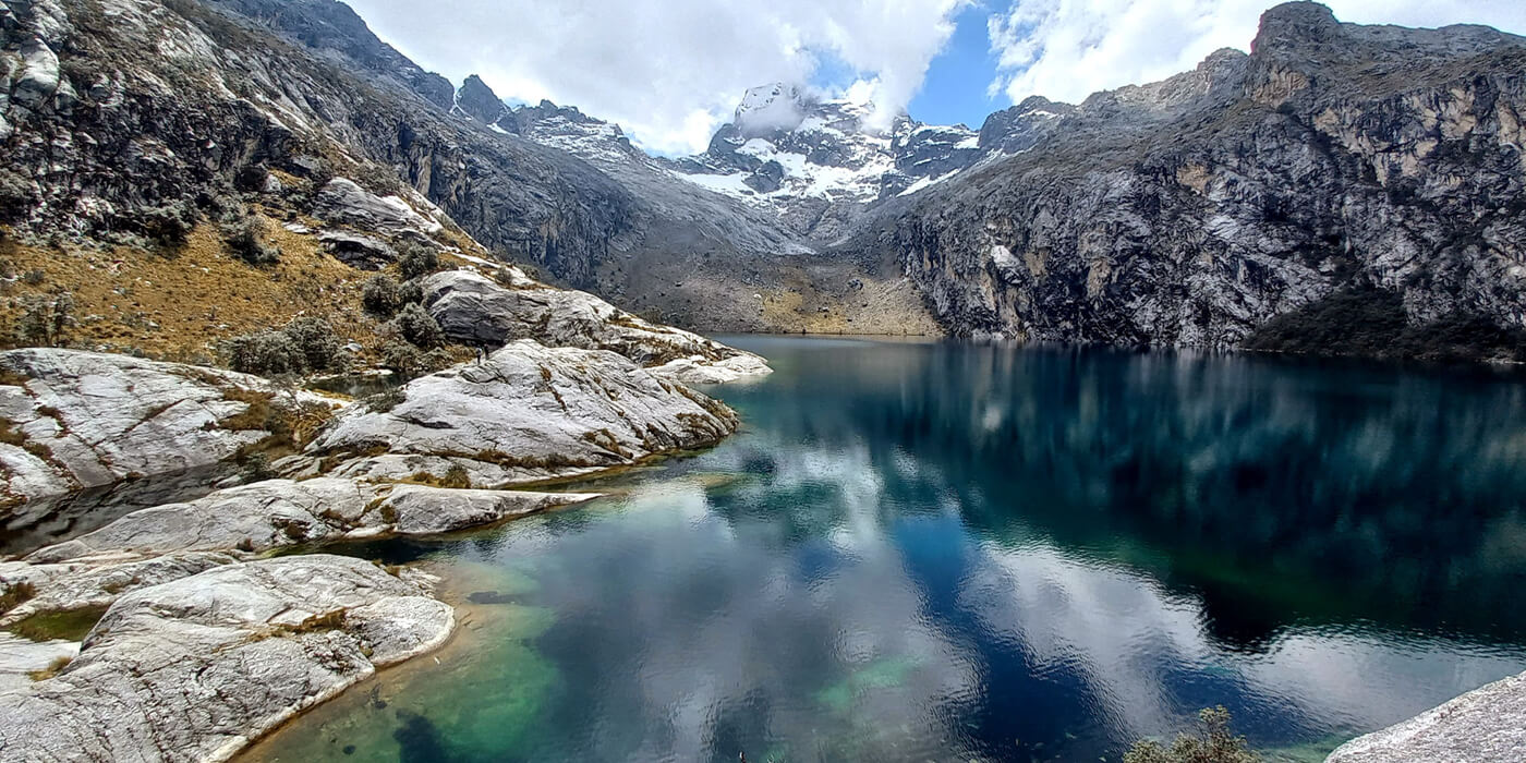 Laguna Churup en la Cordillera Blanca